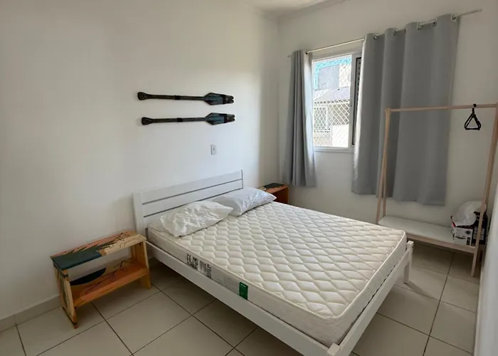 Itaguá - 1 quadra da praia, 2 quartos, 2 banheiros, acomoda 5 pessoas